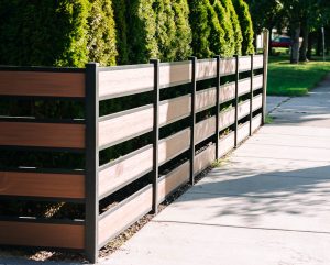 Les avantages des panneaux de clôture composites