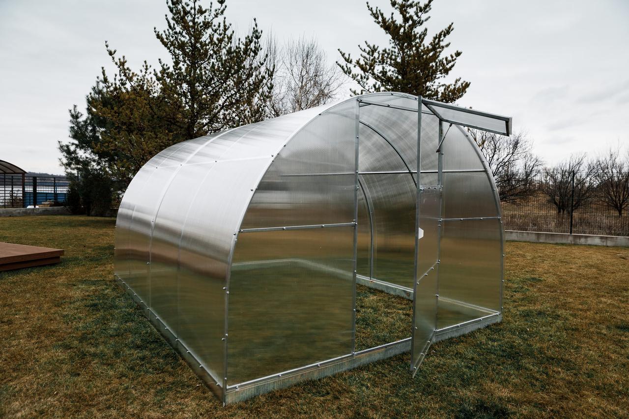greenhouses made of polycarbonate
